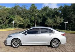TOYOTA - COROLLA - 2021/2022 - Prata - R$ 126.800,00
