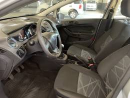 FORD - FIESTA - 2015/2016 - Prata - R$ 44.800,00