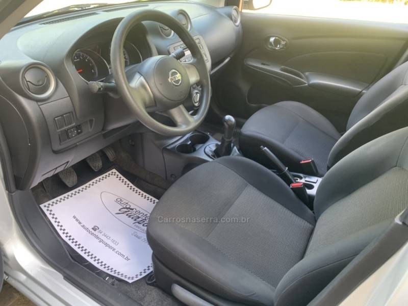 NISSAN - VERSA - 2012/2013 - Prata - R$ 41.800,00