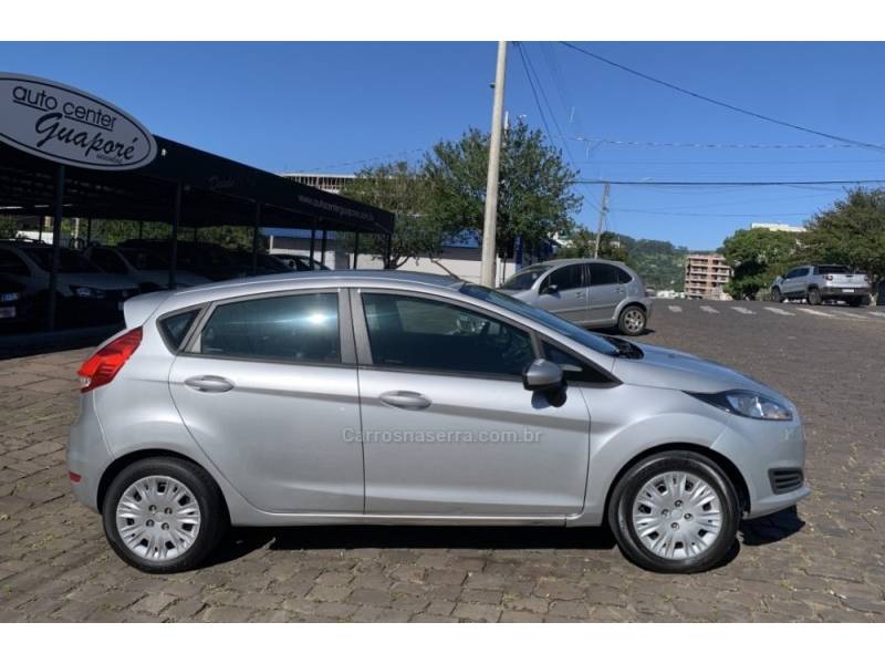 FORD - FIESTA - 2015/2016 - Prata - R$ 44.800,00
