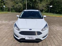 FORD - FOCUS - 2016/2017 - Branca - R$ 71.800,00