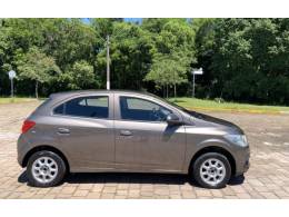 CHEVROLET - ONIX - 2013/2014 - Marrom - R$ 44.800,00