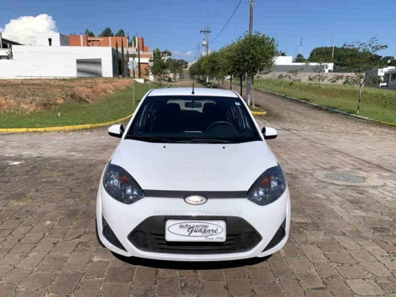 FORD - FIESTA - 2011/2012 - Branca - R$ 28.800,00