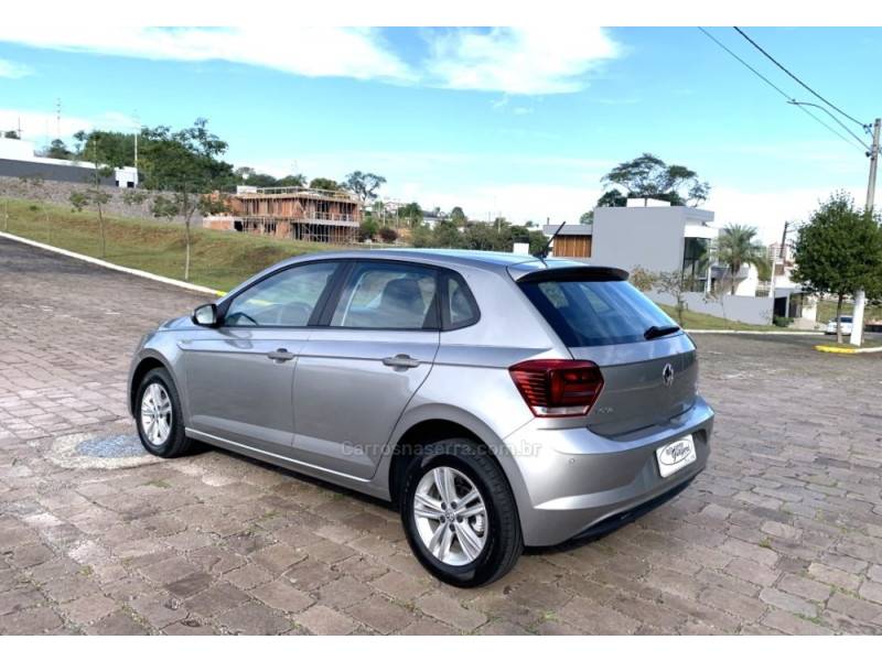 VOLKSWAGEN - POLO - 2018/2018 - Prata - R$ 73.800,00