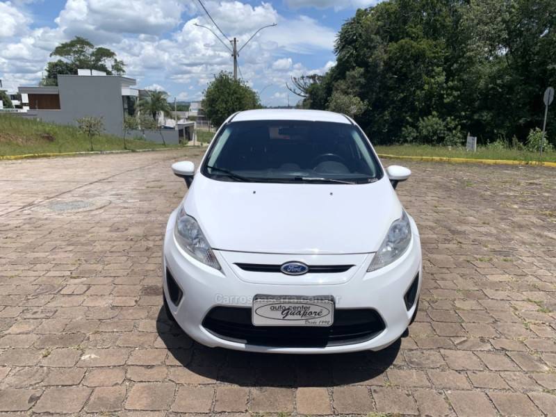 FORD - FIESTA - 2012/2013 - Branca - R$ 39.800,00