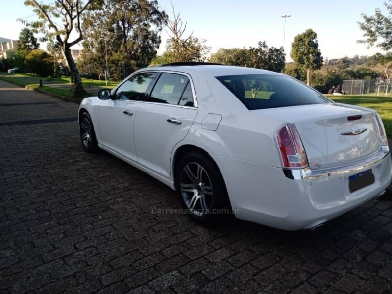 CHRYSLER - 300 C - 2011/2012 - Branca - R$ 129.800,00