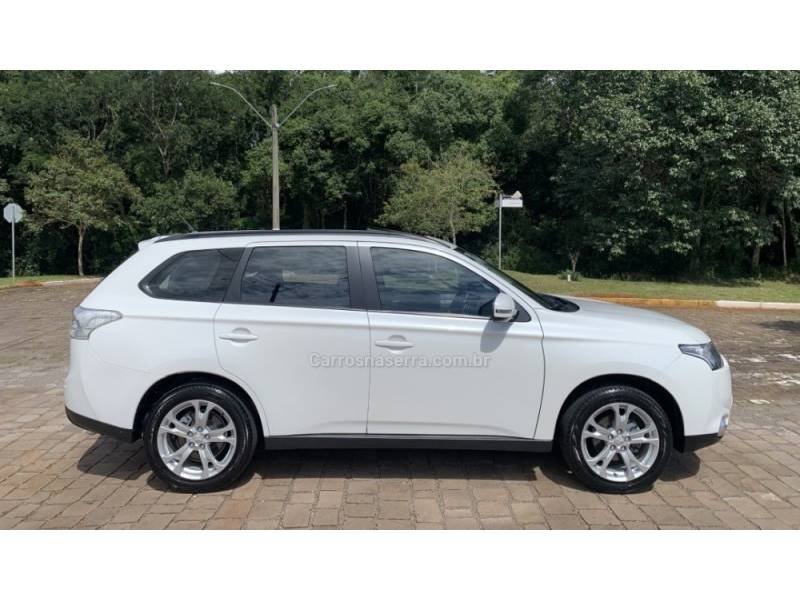 MITSUBISHI - OUTLANDER - 2014/2015 - Branca - R$ 75.800,00