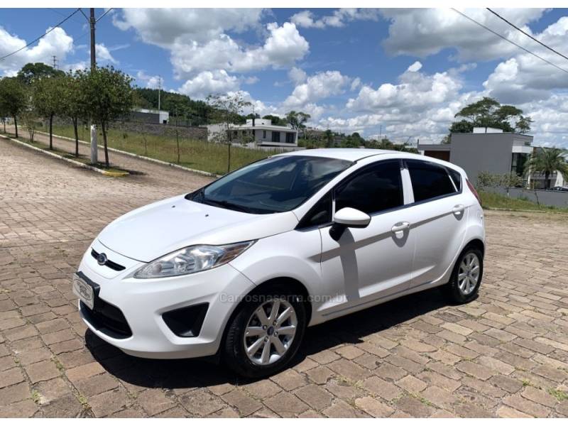 FORD - FIESTA - 2012/2013 - Branca - R$ 39.800,00
