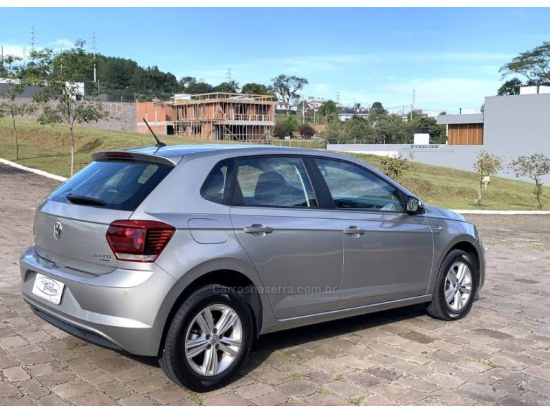 VOLKSWAGEN - POLO - 2018/2018 - Prata - R$ 73.800,00